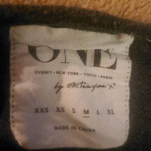 Size M Oneteaspoon shirt
